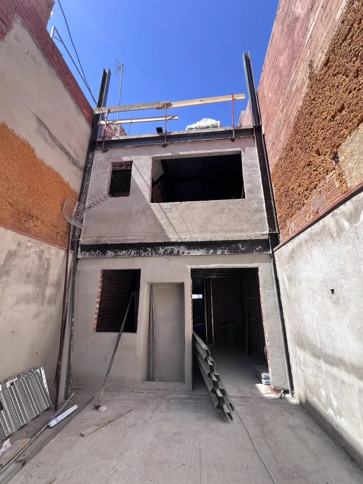 More Images - Image 1