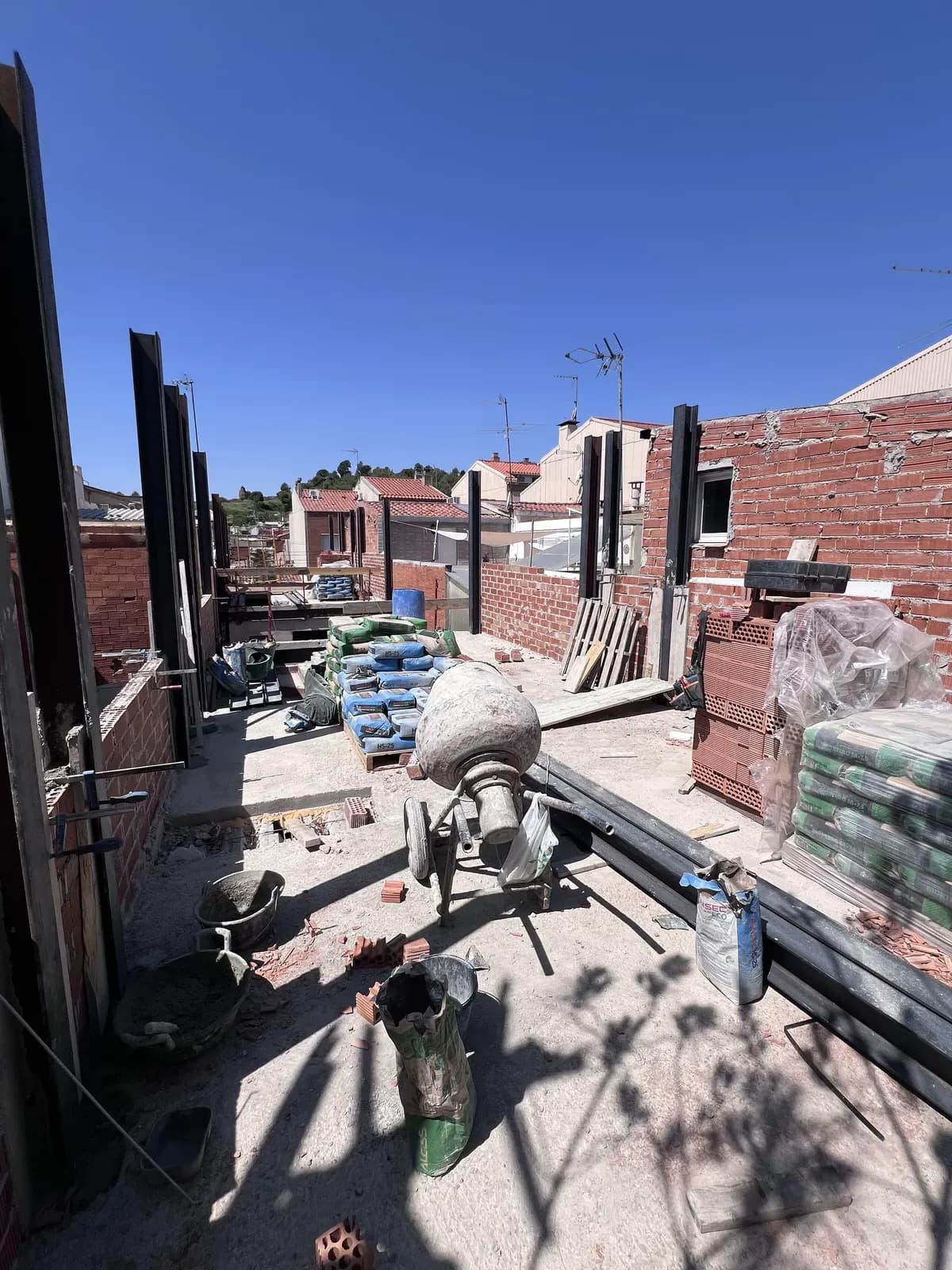 More Images - Image 3